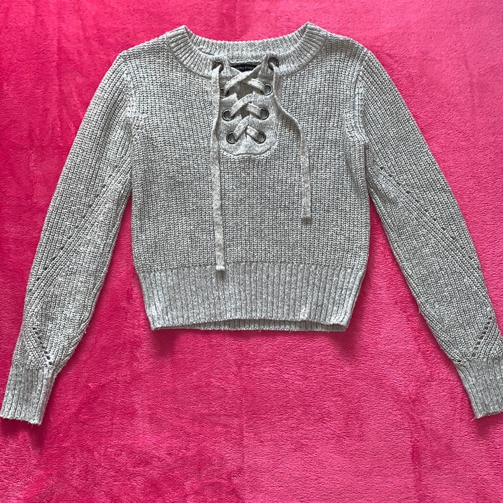 Gray Kendall and Kylie crop sweater